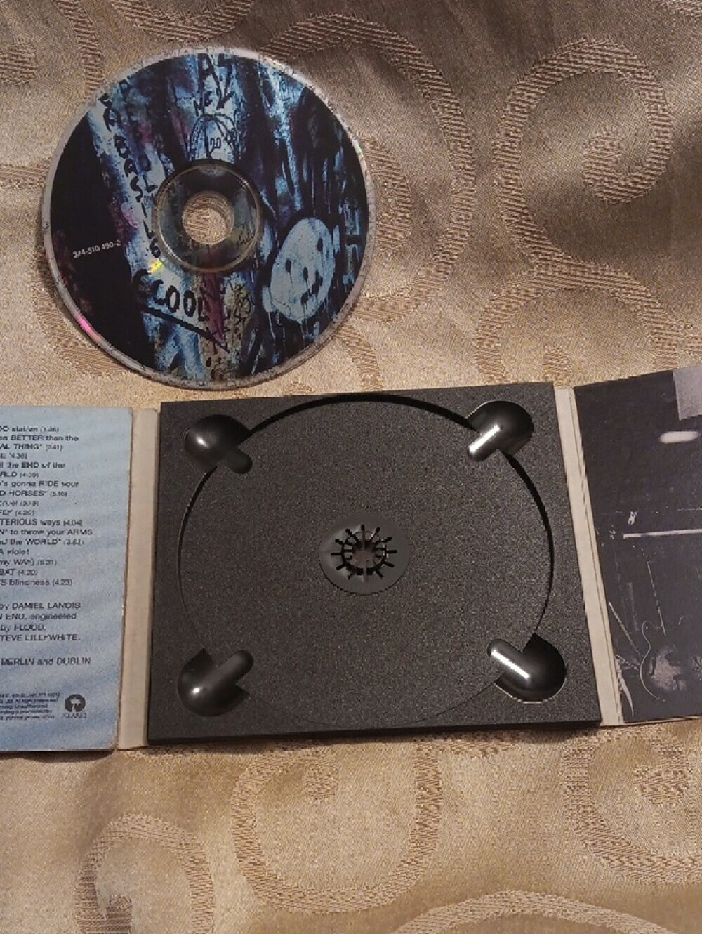 U2 CD - Picture 3 of 6